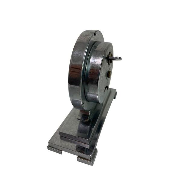 Vintage 1950s Germany Table Clock 8 Day Gesetzlich Geschutzt Silvertone Black - Picture 4 of 9